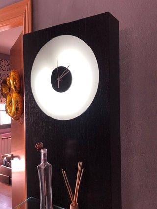 Estantería con Reloj de Pared