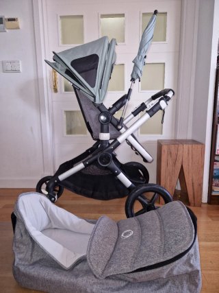 Carrito Bugaboo Fox con complementos originales.