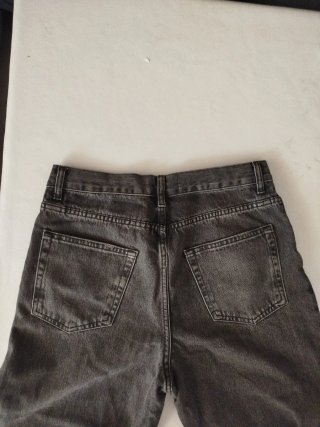 Pantalón Zara T40 con abalorios