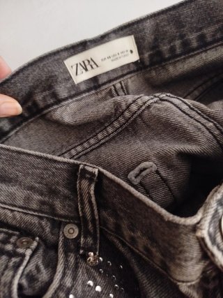 Pantalón Zara T40 con abalorios