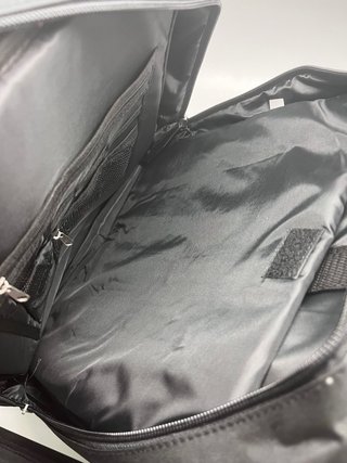 Mochila negra moderna