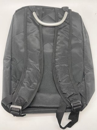 Mochila negra moderna