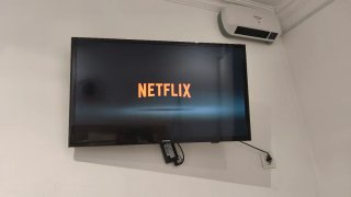 Smart TV Samsung 32" (Como Nueva) + Regalo Soport