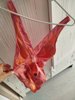 Bañador Zara escotado naranja y rosa