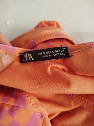 Bañador Zara escotado naranja y rosa