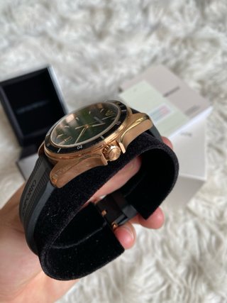 Reloj Emporio Armani Negro y Dorado