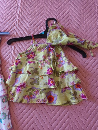 Conjunto bebé: Vestido, camiseta y pañuelo