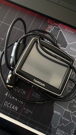 Navegador GPS Coche TomTom + Cargador 12V