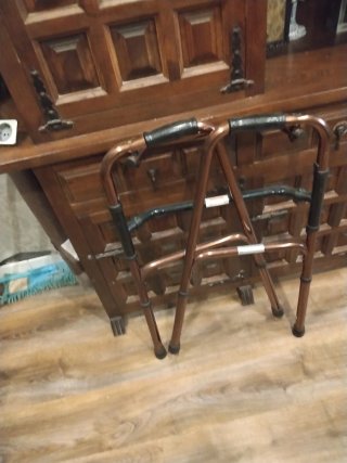 Silla de ruedas andador con frenos