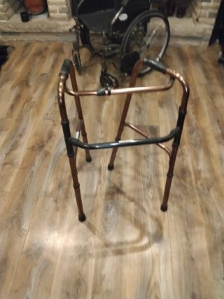 Silla de ruedas andador con frenos