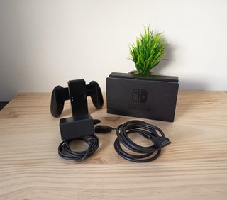 Consola Nintendo Switch con Accesorios.
