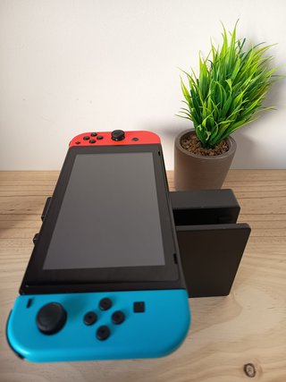 Consola Nintendo Switch con Accesorios.