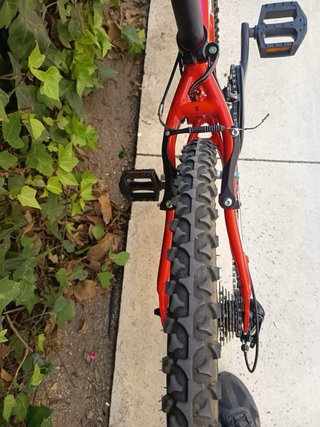 Bicicleta Rockrider 24 roja.