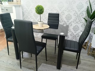 Mesa para Comedor de Cristal Negro + 4 Sillas