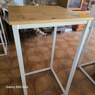 Tavoli alti da bar in legno e metallo