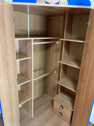 Armario y cómoda infantil de madera