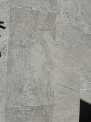 Peldaño Orion efecto piedra blanco 66x33