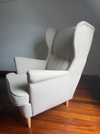 Sillón orejero IKEA STRANDMON beige