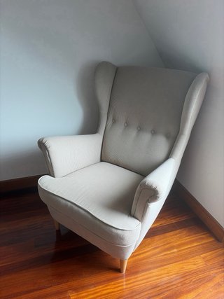 Sillón orejero IKEA STRANDMON beige