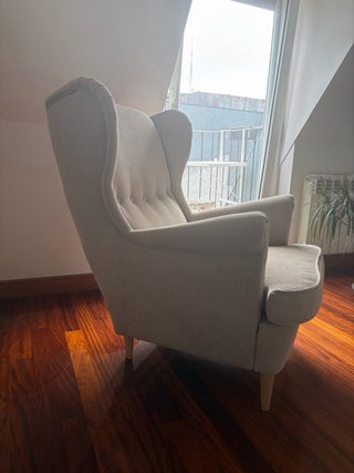 Sillón orejero IKEA STRANDMON beige