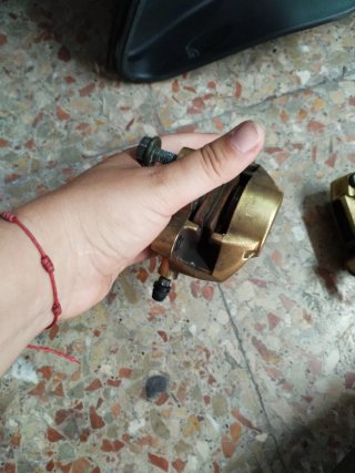 Pinzas de freno Brembo Aerox Doradas