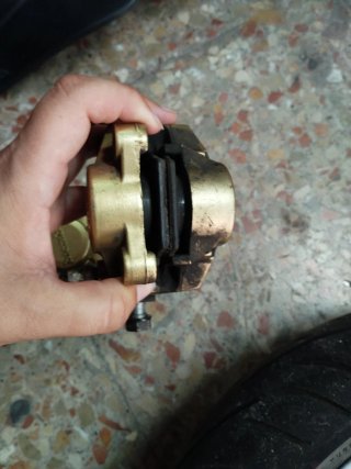 Pinzas de freno Brembo Aerox Doradas