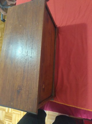 Mueble especiero de madera hecho a mano