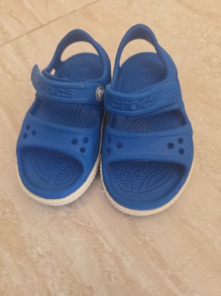 Crocs sandalias de agua bebé