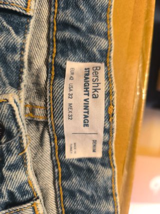 Pantalones vaqueros Bershka graffiti rotos