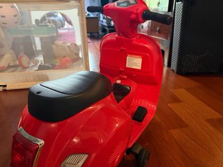 Juguete Vespa Infantil Roja Poco Uso