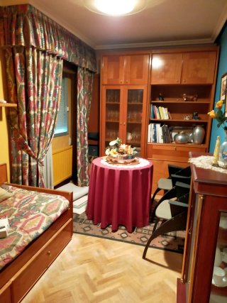 Mueble salón madera y cristal