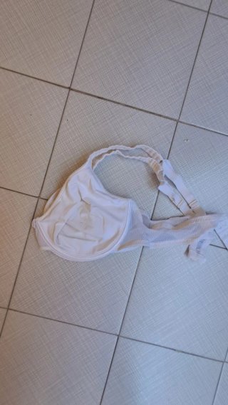 Sujetador blanco con detalles de malla