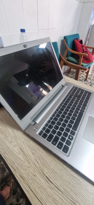 Ordenador portátil Lenovo Plata y Negro