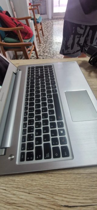 Ordenador portátil Lenovo Plata y Negro