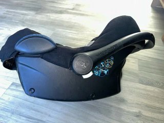 Maxi-Cosi con adaptadores Bugaboo y capota sol
