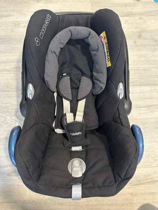 Maxi-Cosi con adaptadores Bugaboo y capota sol