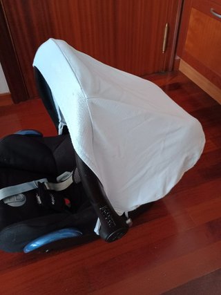 Maxi-Cosi con adaptadores Bugaboo y capota sol