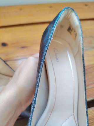 Zapatos tacón Clarks mujer plata metalizados 37