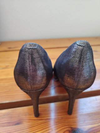 Zapatos tacón Clarks mujer plata metalizados 37