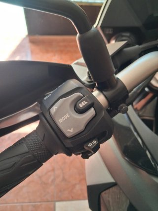 Suzuki V-Strom 650 Negra