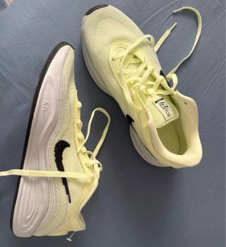 Zapatillas Nike verdes y amarillas