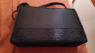 Bolso de fiesta negro con flores