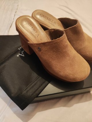 Zuecos CARMELA Beige/Marrón Talla 39.