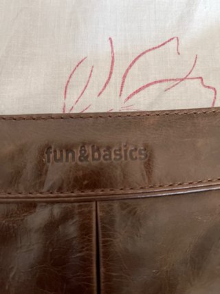 Cartera de mano de piel Fun & Basics
