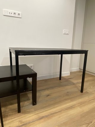 Mesa grande, mesa pequeña y silla IKEA