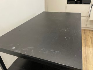 Mesa grande, mesa pequeña y silla IKEA