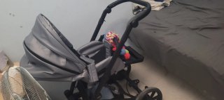 Cochecito de bebé gris