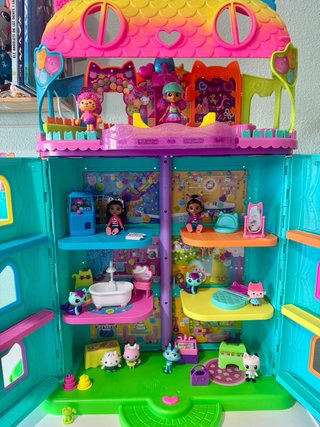 Casa de muñecas Gabby+Ático+Muñecos+WC Siregata