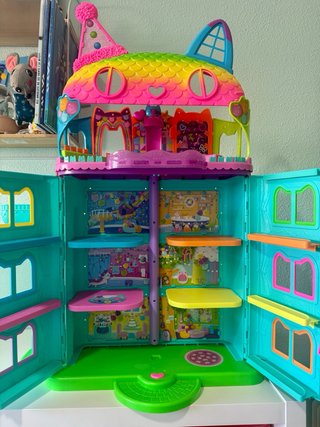 Casa de muñecas Gabby+Ático+Muñecos+WC Siregata