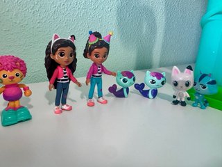 Casa de muñecas Gabby+Ático+Muñecos+WC Siregata